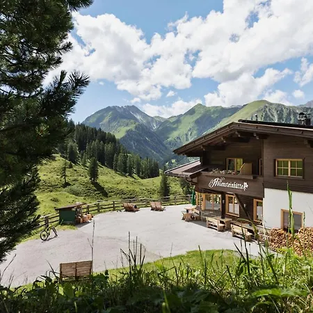 Berggasthaus Hoellensteinhuette 3* Tux