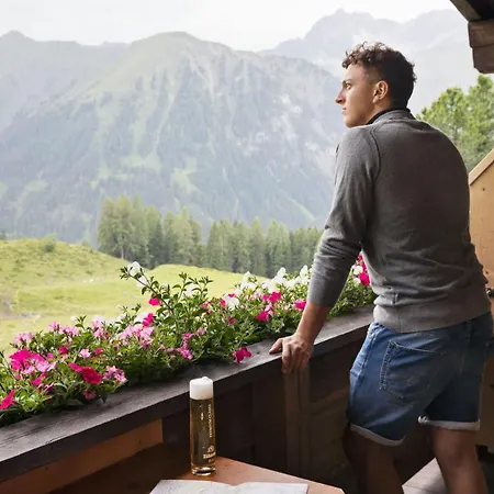 Berggasthaus Höllensteinhütte 3* Tux