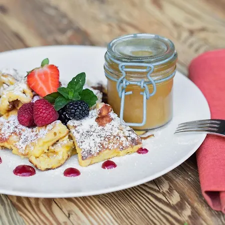 Berggasthaus Hoellensteinhuette 3* Tux